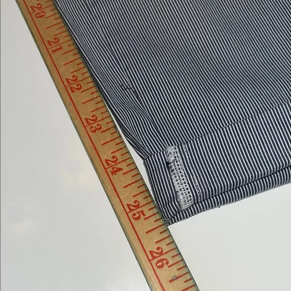 #188 Women’s capri Blue Striped Pants Tommy Hilfiger NWT - Picture 11 of 11